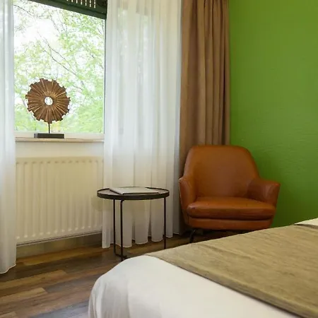 50|50 Belmont Hotel 3*